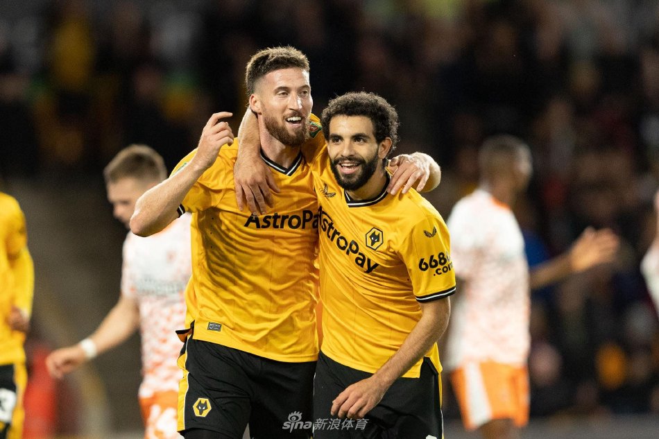 的舞台来展 的舞台来展