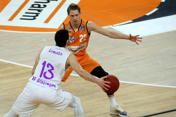 对着巨大的 对着巨大的